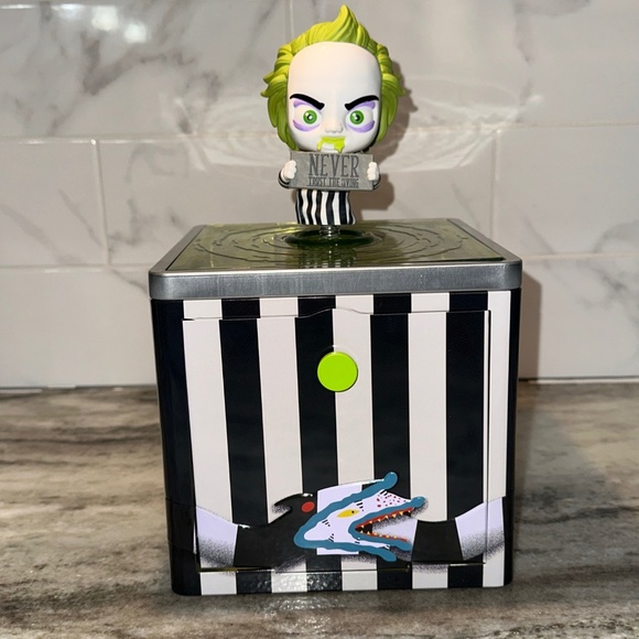 Cinemark BEETLEJUICE Jack In the Box LIGHT-UP Popcorn Bucket Tin Limited Edition - Picture 1 of 13